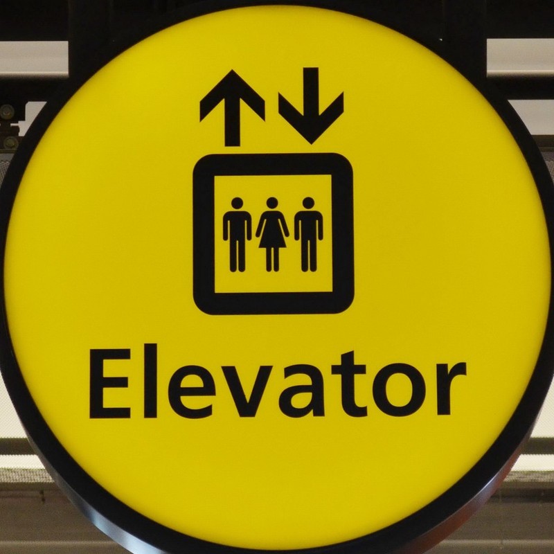 A sign indicating that elevators are near. A sign indicating that elevators are near.
